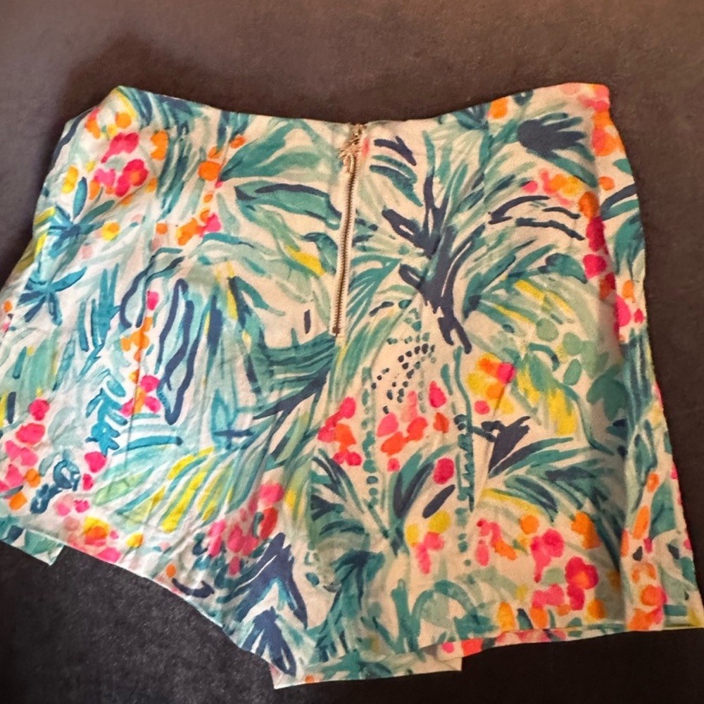 Lilly Pulitzer skort - Picture 2 of 5